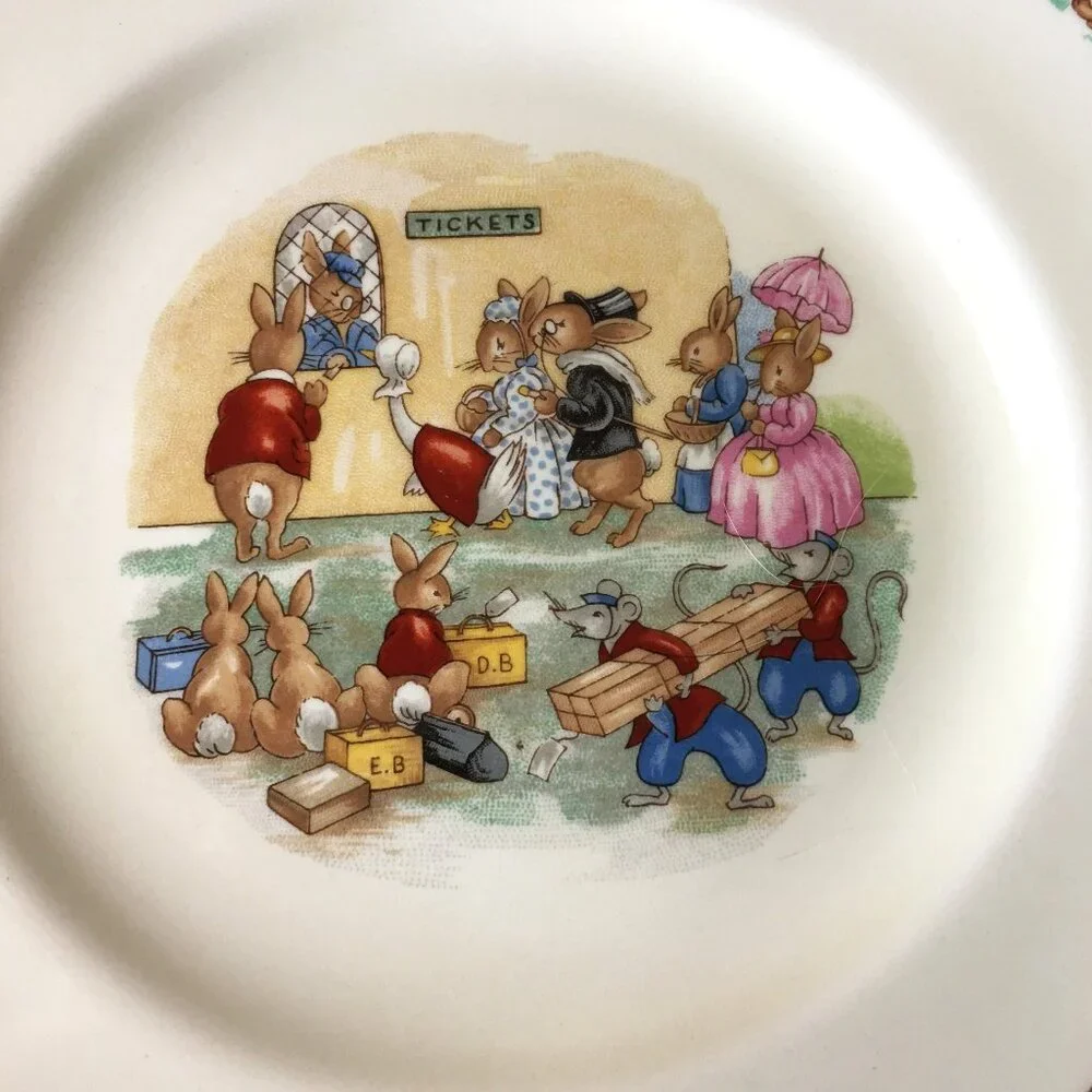 BUNNYKINS Royal Doulton Playful Ticket Booth Scenes England Peter Rabbit Plate